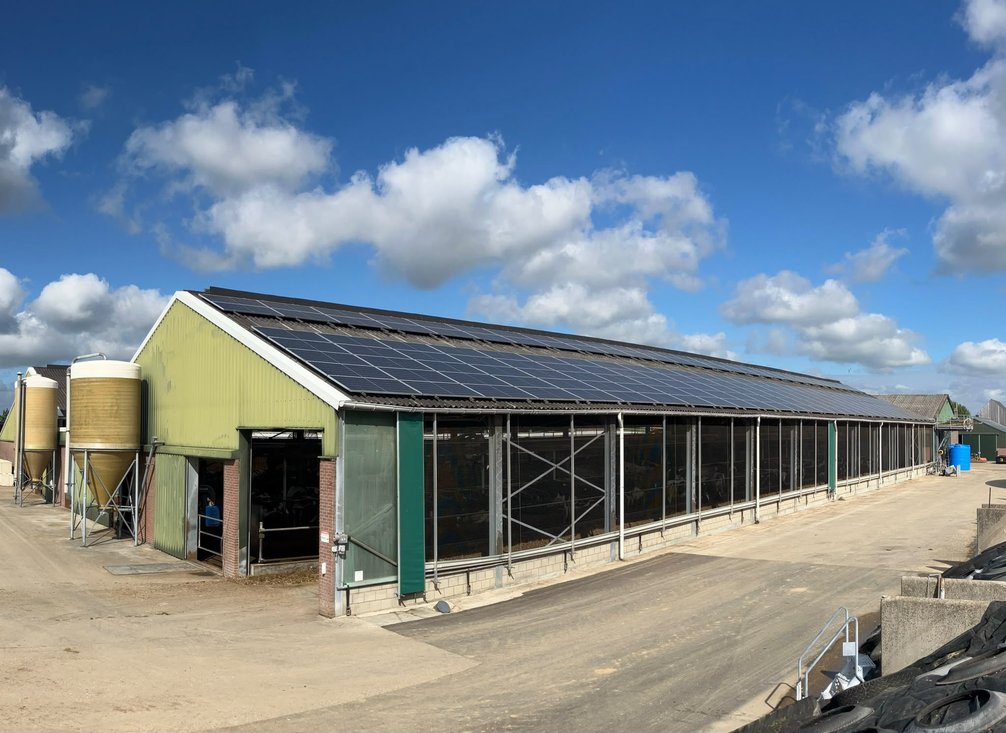 Loods Thijssens Agri met PVpanelen